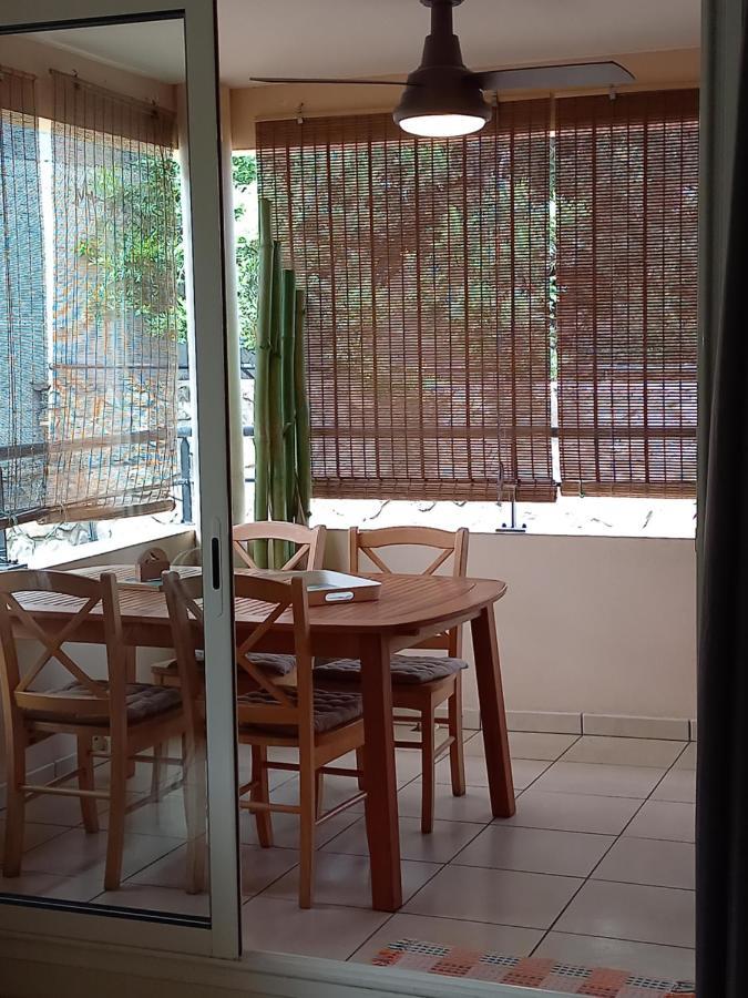 Bel Appartement Avec Terrasse Proche Des Plages Saint-Gilles Les Bains Exterior photo