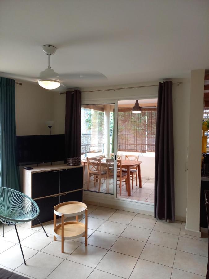 Bel Appartement Avec Terrasse Proche Des Plages Saint-Gilles Les Bains Exterior photo